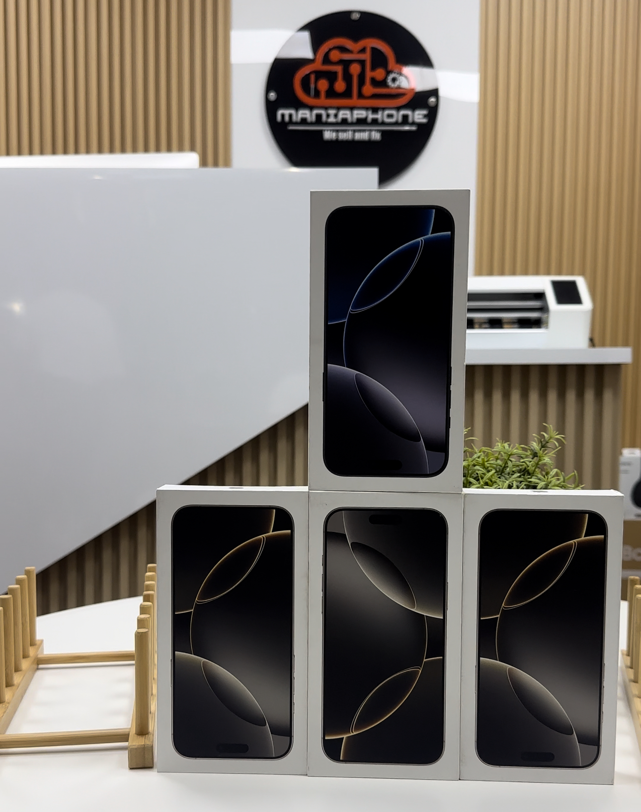 iPhone 16 Pro Max 256GB 512GB & 1TB Nuevos Sellados