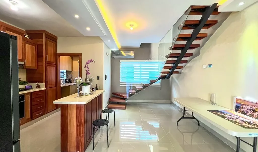 V44 .-la Julia 230 Mts, Super Lujo Vistas Al Mar .-3 Parking