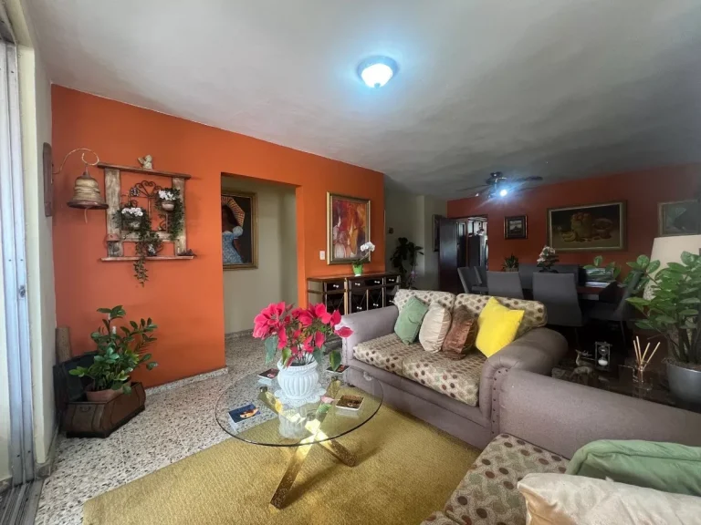 V43 .-serralles .-362 M .-4 Habitaciones .-family Room .-4 Parking .-la Calle Mas Prestigiosa De Serralles.